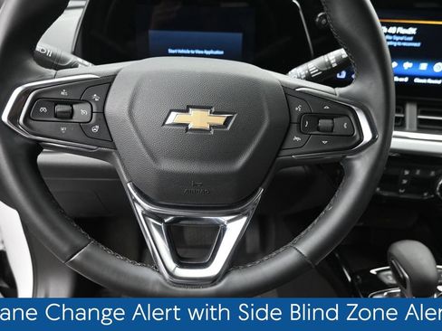 Used 2025 Chevrolet Trax LT w/ Driver Confidence Package FWD image 18