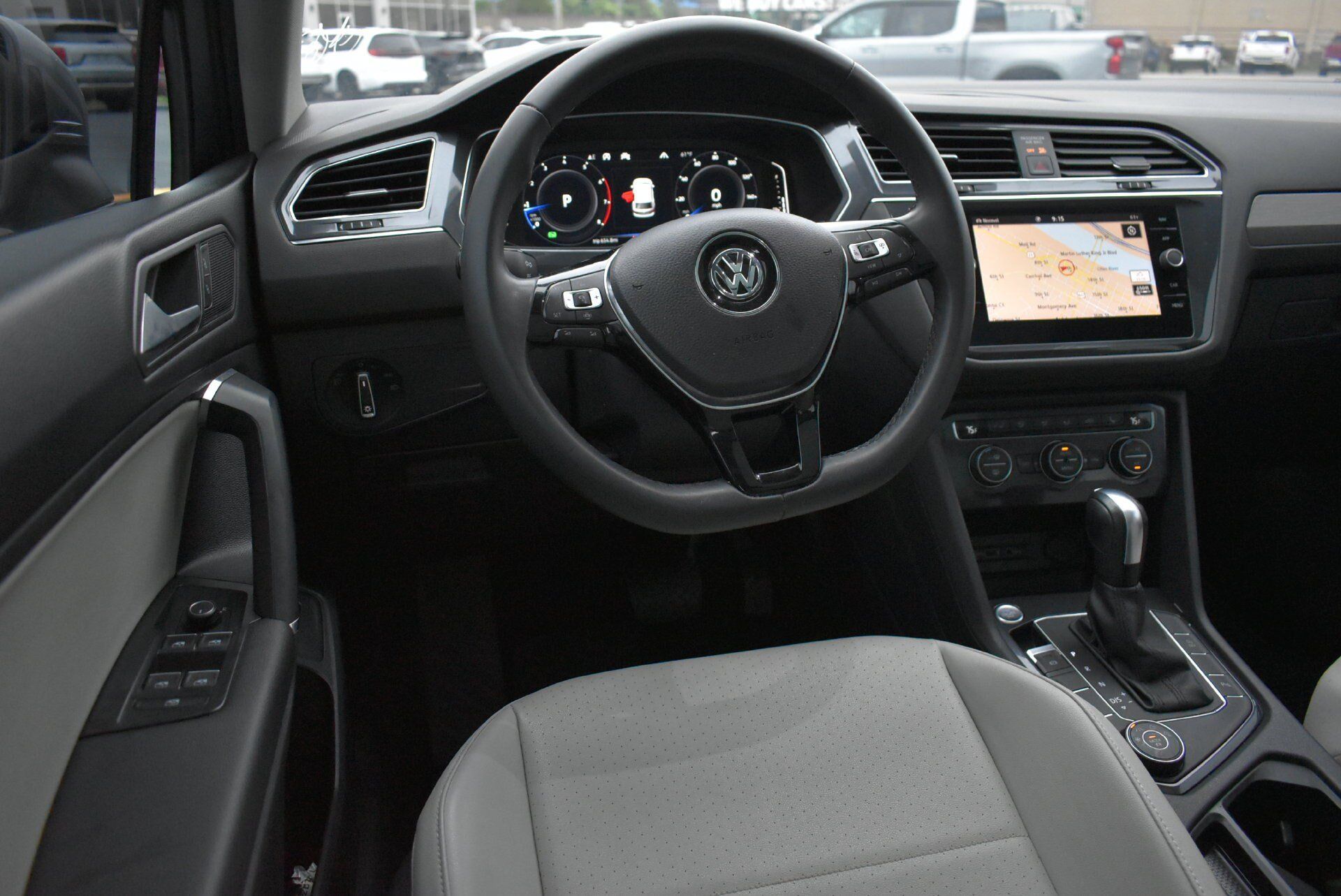 Used 2020 Volkswagen Tiguan SEL w/ 3rd Row Seat Package AWD/4WD image 18