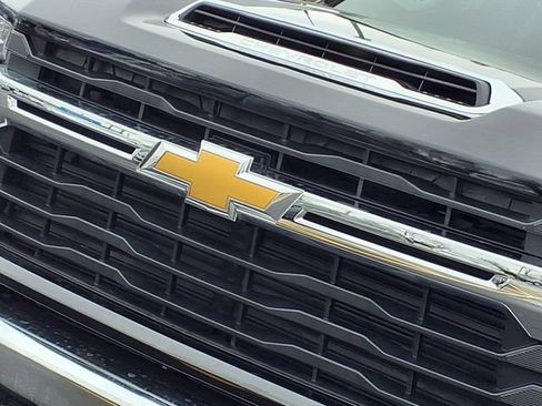 Used 2024 Chevrolet Silverado 2500 LT w/ Convenience Package image 27