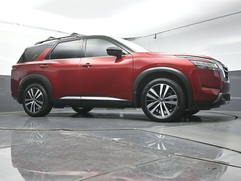 Used 2024 Nissan Pathfinder Platinum FWD image 36
