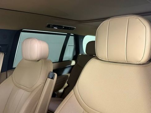 New 2025 Land Rover Range Rover Long Wheelbase SE image 5