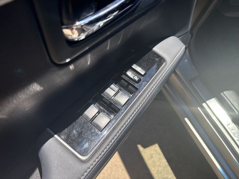 Used 2017 Lexus ES 300h w/ Luxury Package FWD image 15
