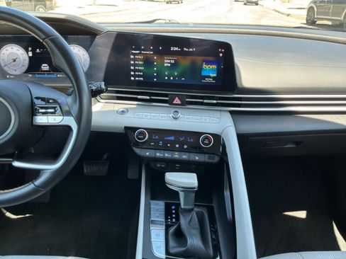 Used 2024 Hyundai Elantra Limited FWD image 15