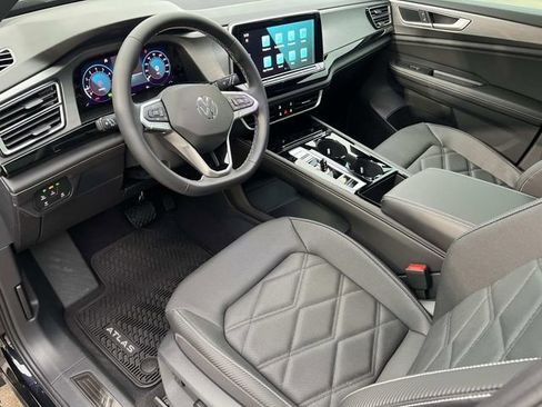 New 2026 Volkswagen Atlas Cross Sport SE FWD image 12