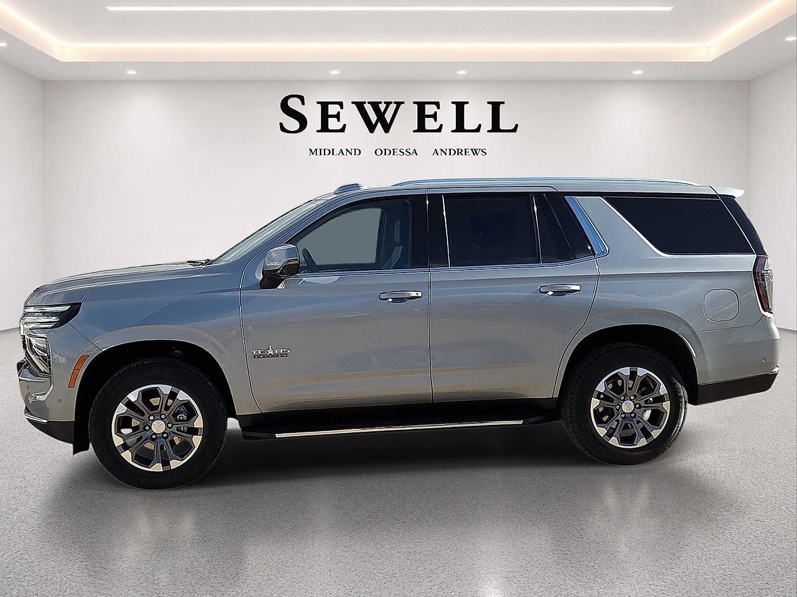 Used 2025 Chevrolet Tahoe LT w/ Comfort Package RWD image 2