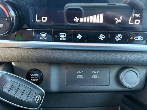 Used 2024 Nissan Rogue SV image 30