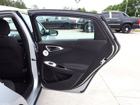 Used 2017 Chevrolet Malibu LT FWD image 36