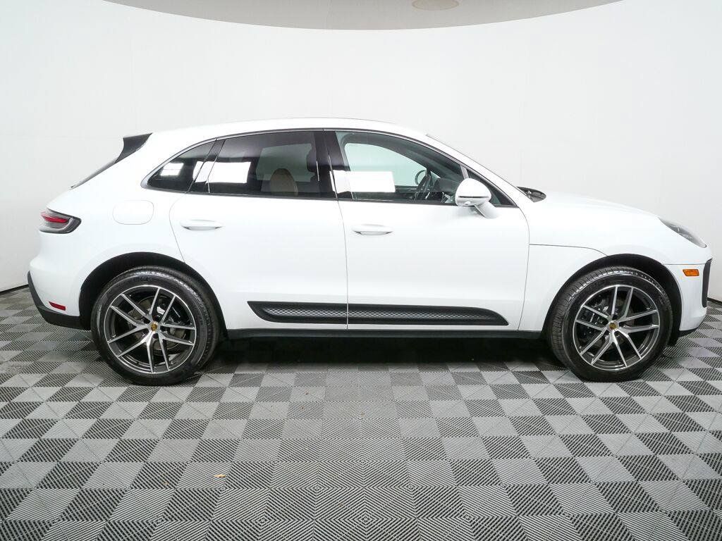Certified 2026 Porsche Macan AWD/4WD image 28