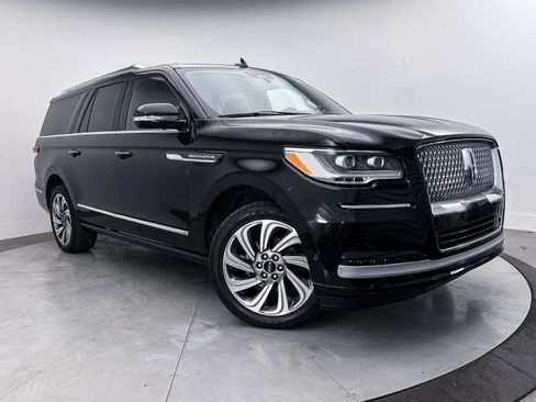 Used 2022 Lincoln Navigator L Reserve AWD/4WD image 2