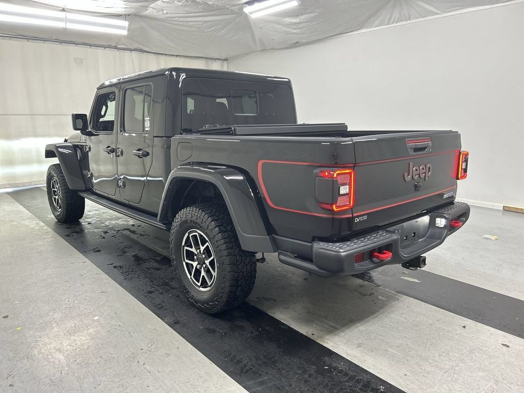 Used 2024 Jeep Gladiator Rubicon w/ Technology Group AWD/4WD image 7