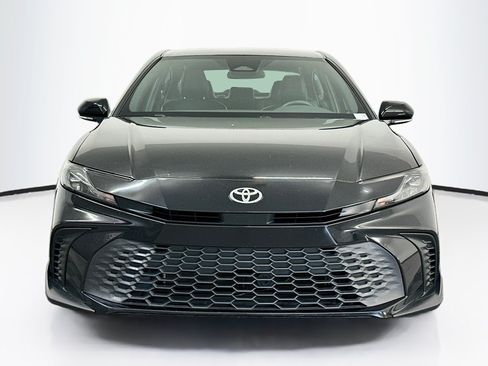 Used 2025 Toyota Camry SE FWD image 2
