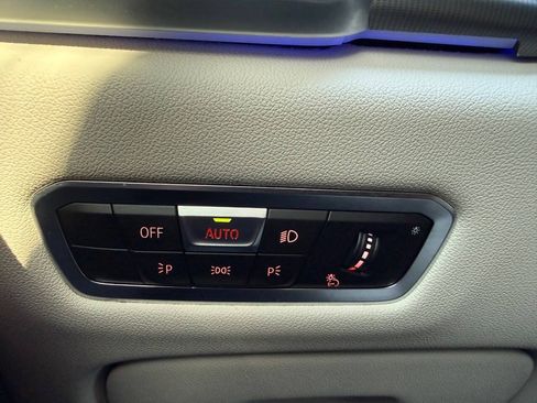 Used 2022 BMW X5 sDrive40i w/ M Sport Package RWD image 86