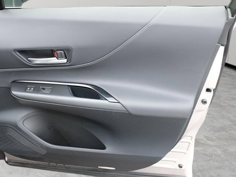 Certified 2021 Toyota Venza LE image 25