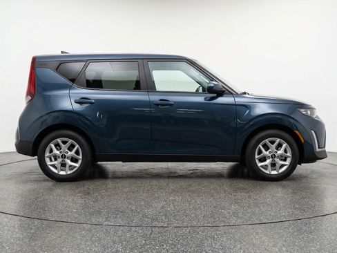 Used 2025 Kia Soul LX w/ LX Technology Package image 11