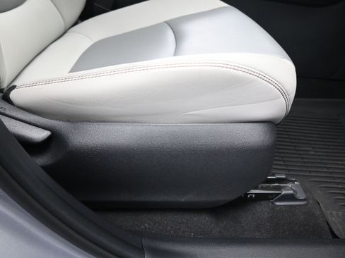 Used 2021 Toyota RAV4 XLE Premium image 16