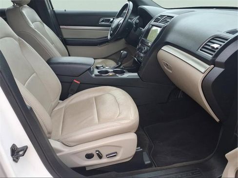 Used 2018 Ford Explorer XLT w/ Equipment Group 202A image 25