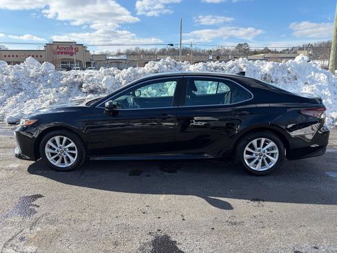 Used 2021 Toyota Camry LE image 11