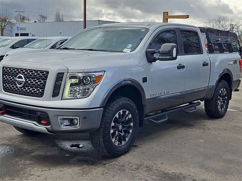 Used 2018 Nissan Titan PRO-4X w/ Pro-4x Convenience Package image 3