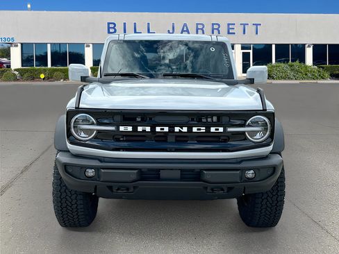 New 2026 Ford Bronco Outer Banks w/ Sasquatch Package AWD/4WD image 2
