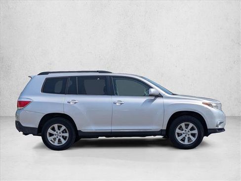 Used 2012 Toyota Highlander SE w/ Tow Pkg AWD/4WD image 4