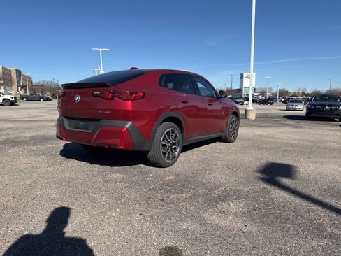 Used 2025 BMW X2 xDrive28i w/ Premium Package image 7