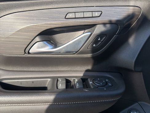 Used 2022 GMC Terrain SLT w/ Infotainment Package II image 12