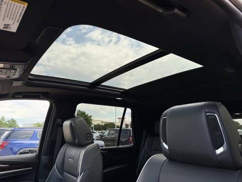 Used 2023 Cadillac Escalade Premium Luxury RWD image 37