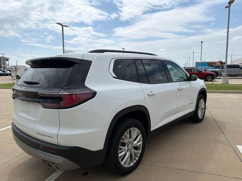 Used 2026 GMC Acadia Elevation w/ Elevation Premium Package FWD image 3
