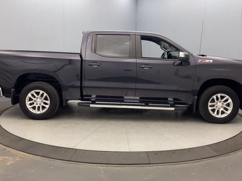 Used 2022 Chevrolet Silverado 1500 LT w/ Z71 Off-Road Package AWD/4WD image 6