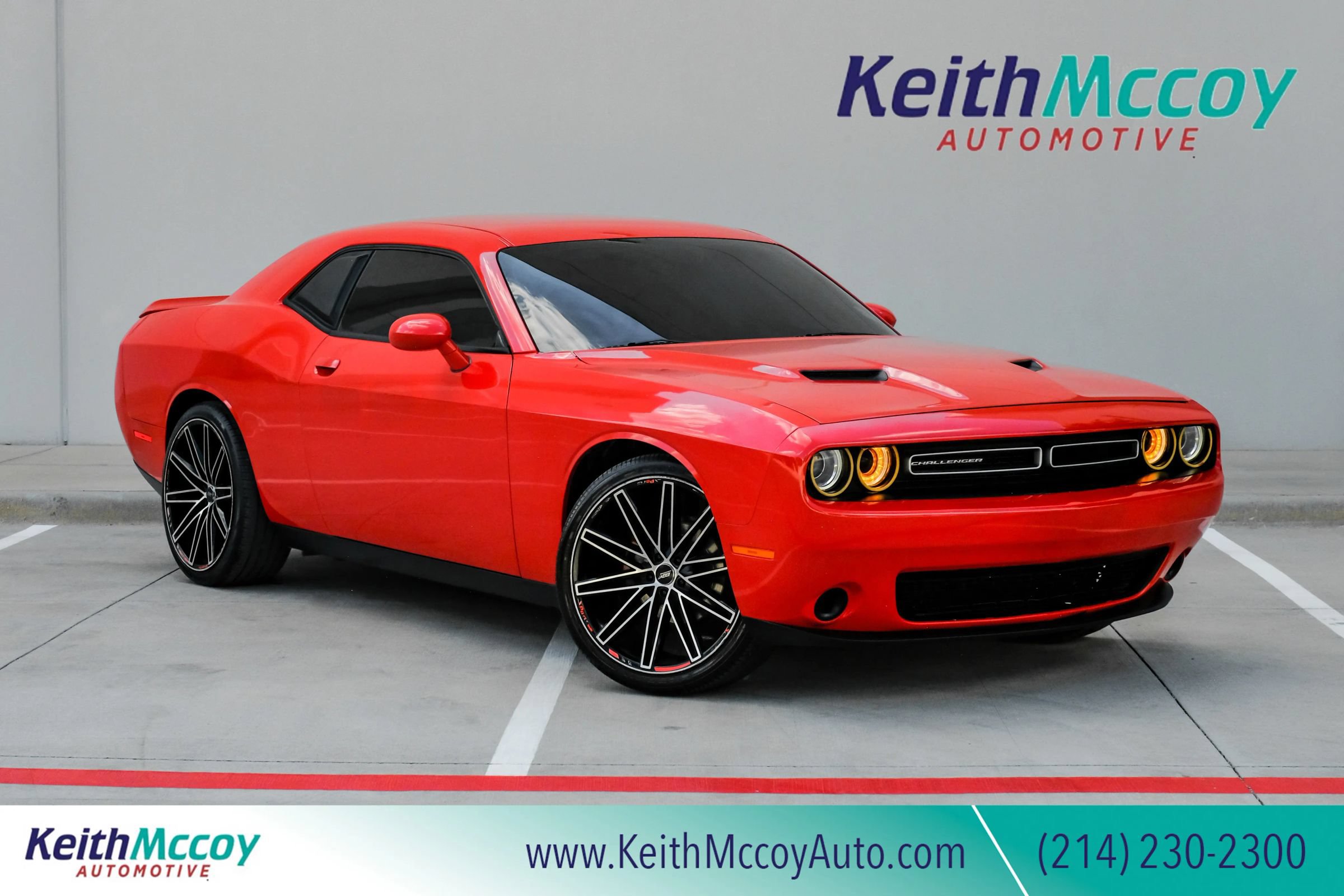 Used 2019 Dodge Challenger SXT RWD image 1