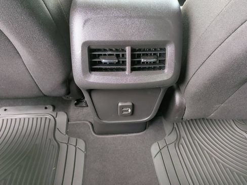 Used 2023 Chevrolet Equinox LT AWD/4WD image 18