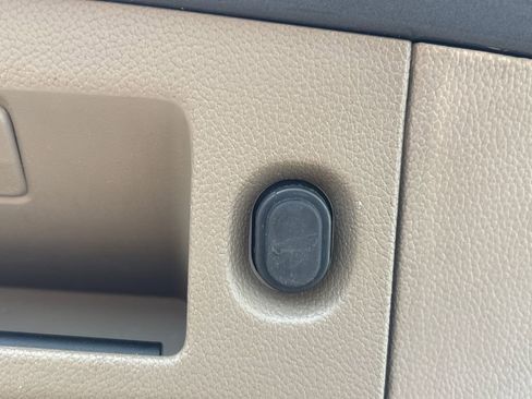 Used 2019 Chevrolet Suburban LT w/ Luxury Package image 31