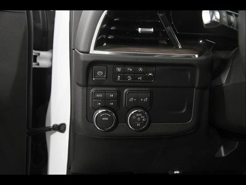 Used 2026 Chevrolet Suburban Z71 w/ Comfort Package AWD/4WD image 6
