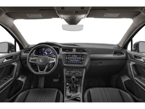 Used 2024 Volkswagen Tiguan SE FWD image 8