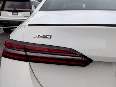 Certified 2025 BMW 550e xDrive 550e xDrive w/ Executive Package image 12