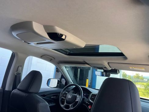 Used 2020 Honda Pilot Touring image 32