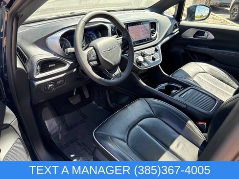 Used 2025 Chrysler Pacifica Limited FWD image 19
