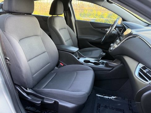 Used 2017 Chevrolet Malibu LT image 15