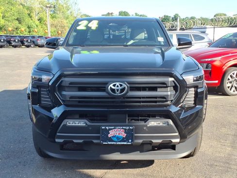 Certified 2024 Toyota Tacoma SR5 AWD/4WD image 2