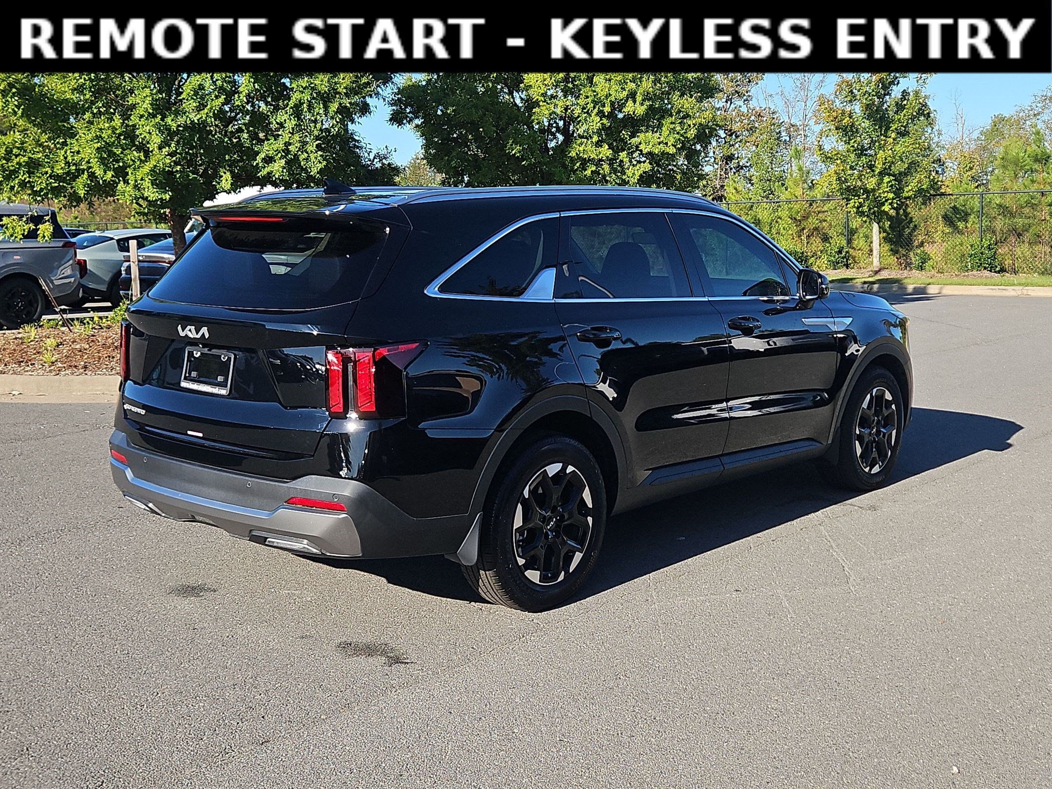 Used 2025 Kia Sorento S w/ Panoramic Sunroof Package FWD image 7