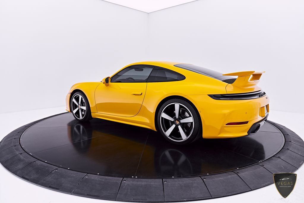 Used 2025 Porsche 911 Carrera RWD image 17