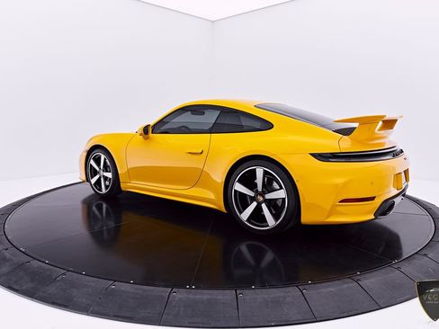 Used 2025 Porsche 911 Carrera RWD image 17