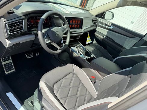 New 2026 Volkswagen Atlas Peak Edition AWD/4WD image 2