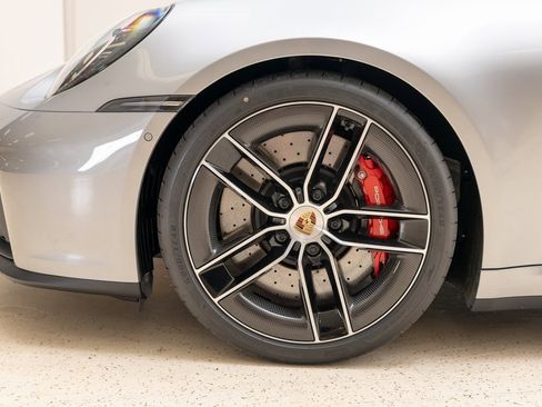 Used 2025 Porsche 911 Carrera GTS image 40