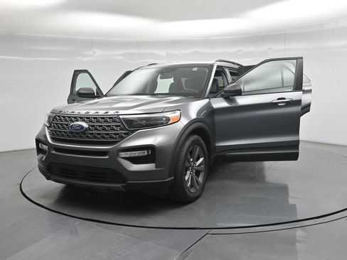 Certified 2021 Ford Explorer XLT w/ Equipment Group 202A RWD image 30