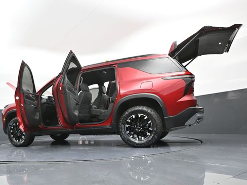 Used 2024 Chevrolet Traverse Z71 w/ LPO, Floor Liner Package image 48