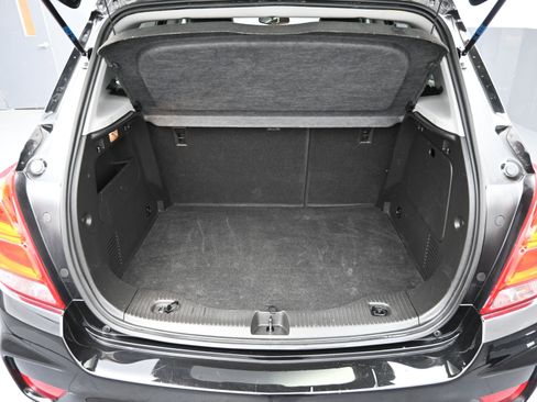 Used 2022 Chevrolet Trax LT w/ Midnight Edition image 26