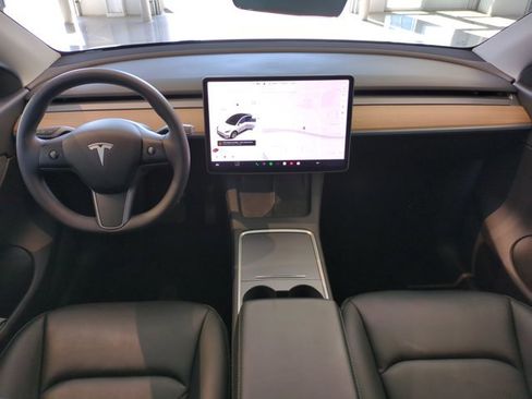Used 2021 Tesla Model Y Long Range image 18