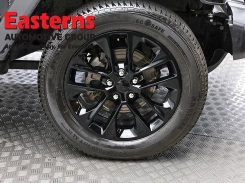 Used 2022 Jeep Wrangler Unlimited Sahara w/ Cold Weather Group AWD/4WD image 32