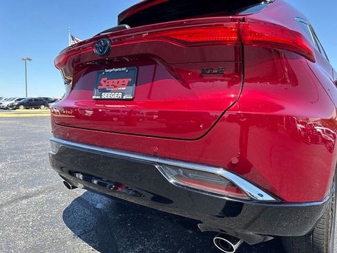 Used 2023 Toyota Venza Nightshade AWD/4WD image 11